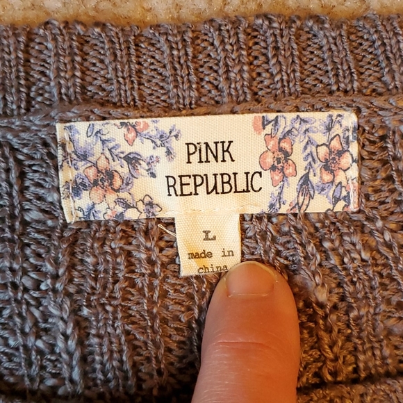 Pink Republic grey sweater size Large - Picture 5 of 13